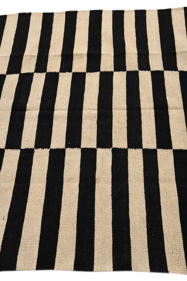 Detail image of 4' 2 x 5' 9 Hand Woven Kilim Modern Wool Rug
