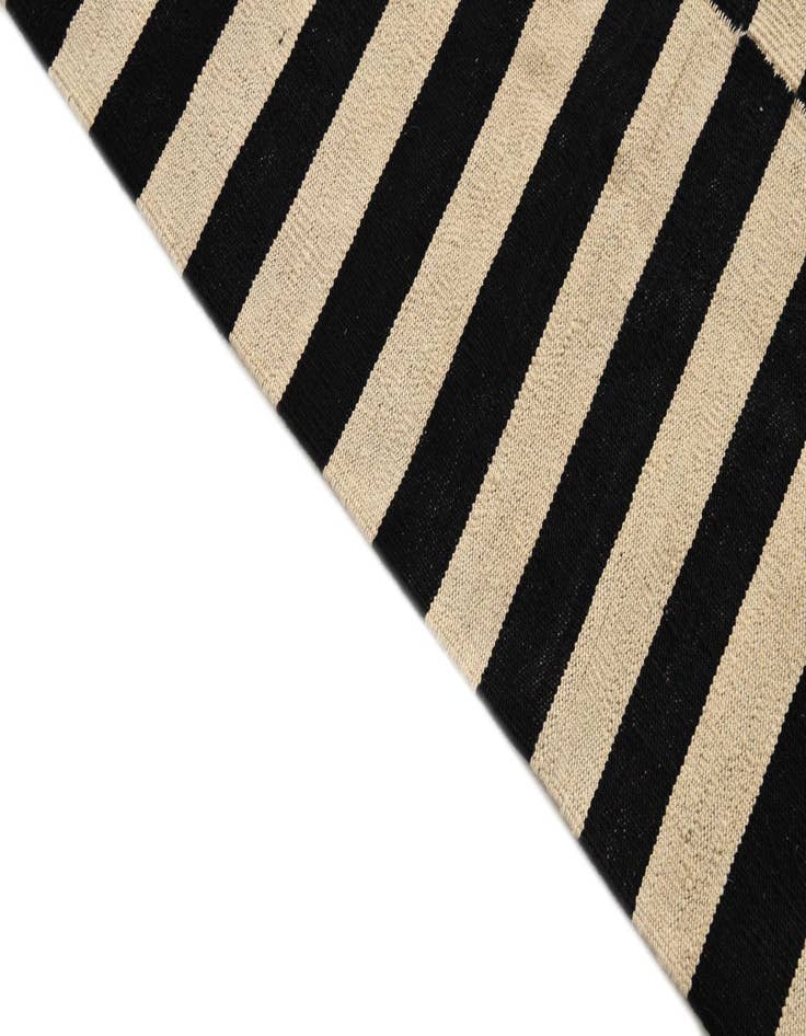 Detail image of 4' 2 x 5' 9  Hand Woven Kilim Modern Wool Rug