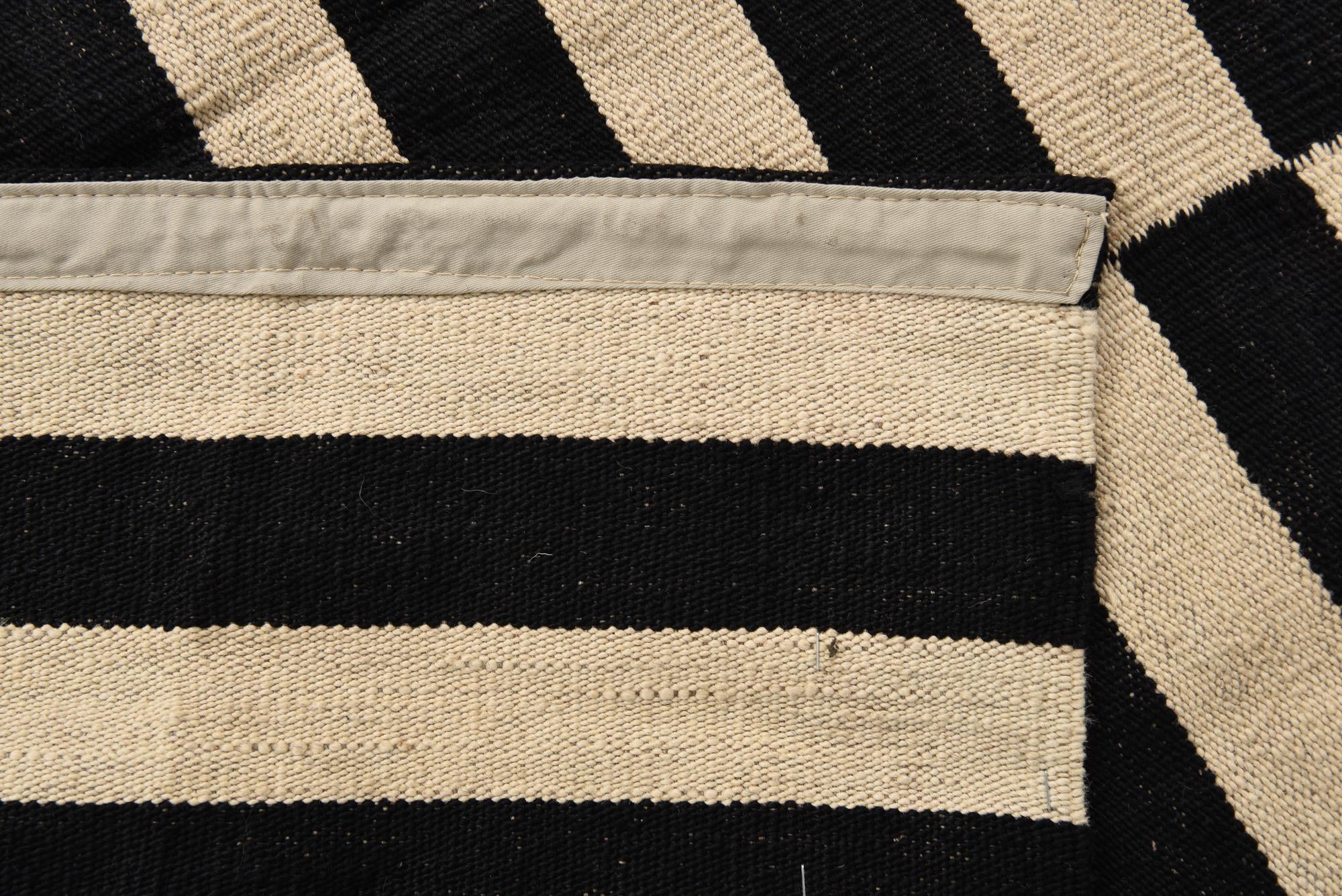 4' 2 x 5' 9 Hand Woven Kilim Modern Wool Rug