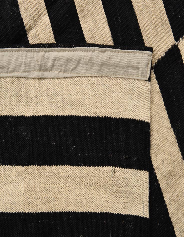 Detail image of 4' 2 x 5' 9  Hand Woven Kilim Modern Wool Rug