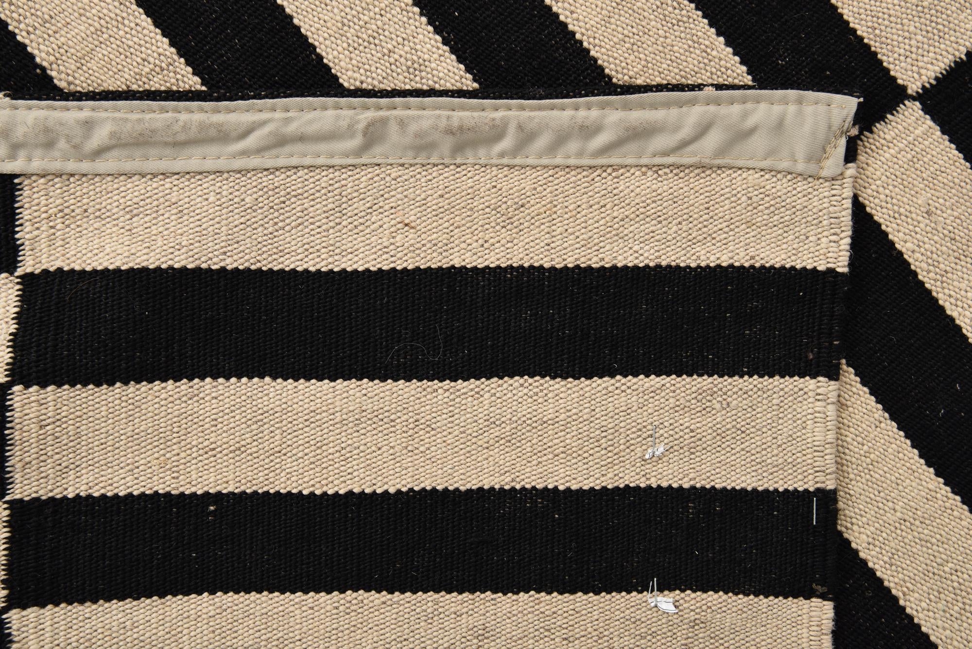 5' x 6' 4 Hand Woven Kilim Modern Wool Rug