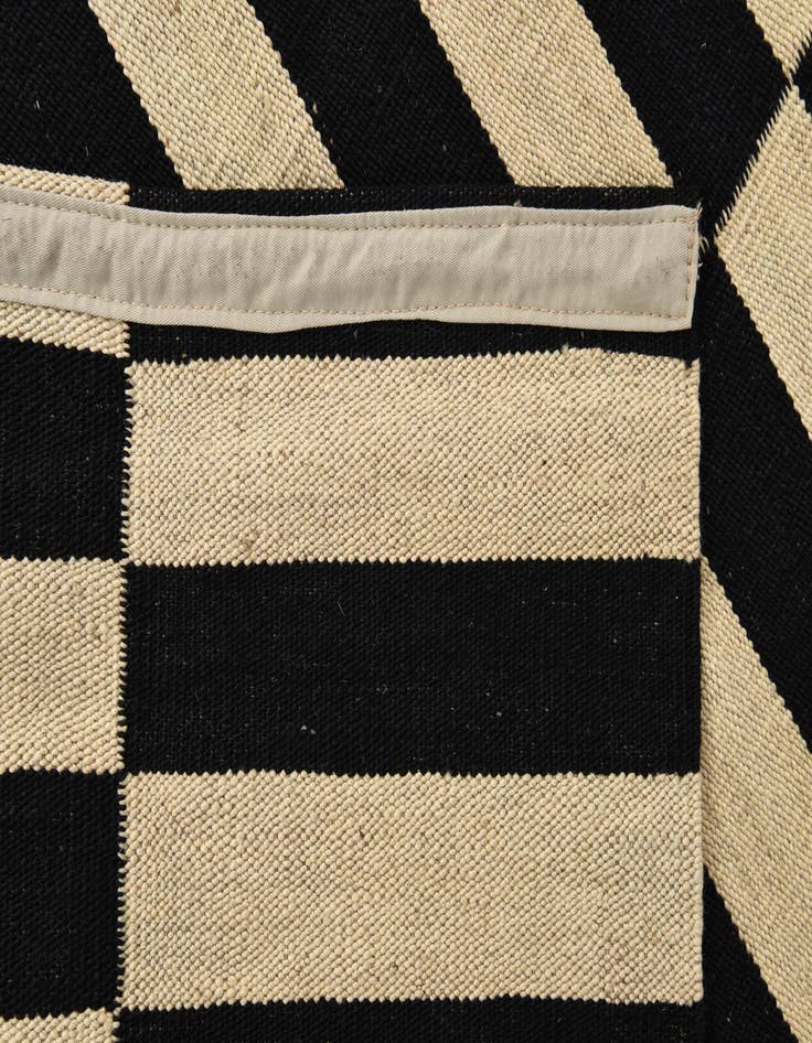 Detail image of 3' 4 x 4' 11  Hand Woven Kilim Modern Wool Rug