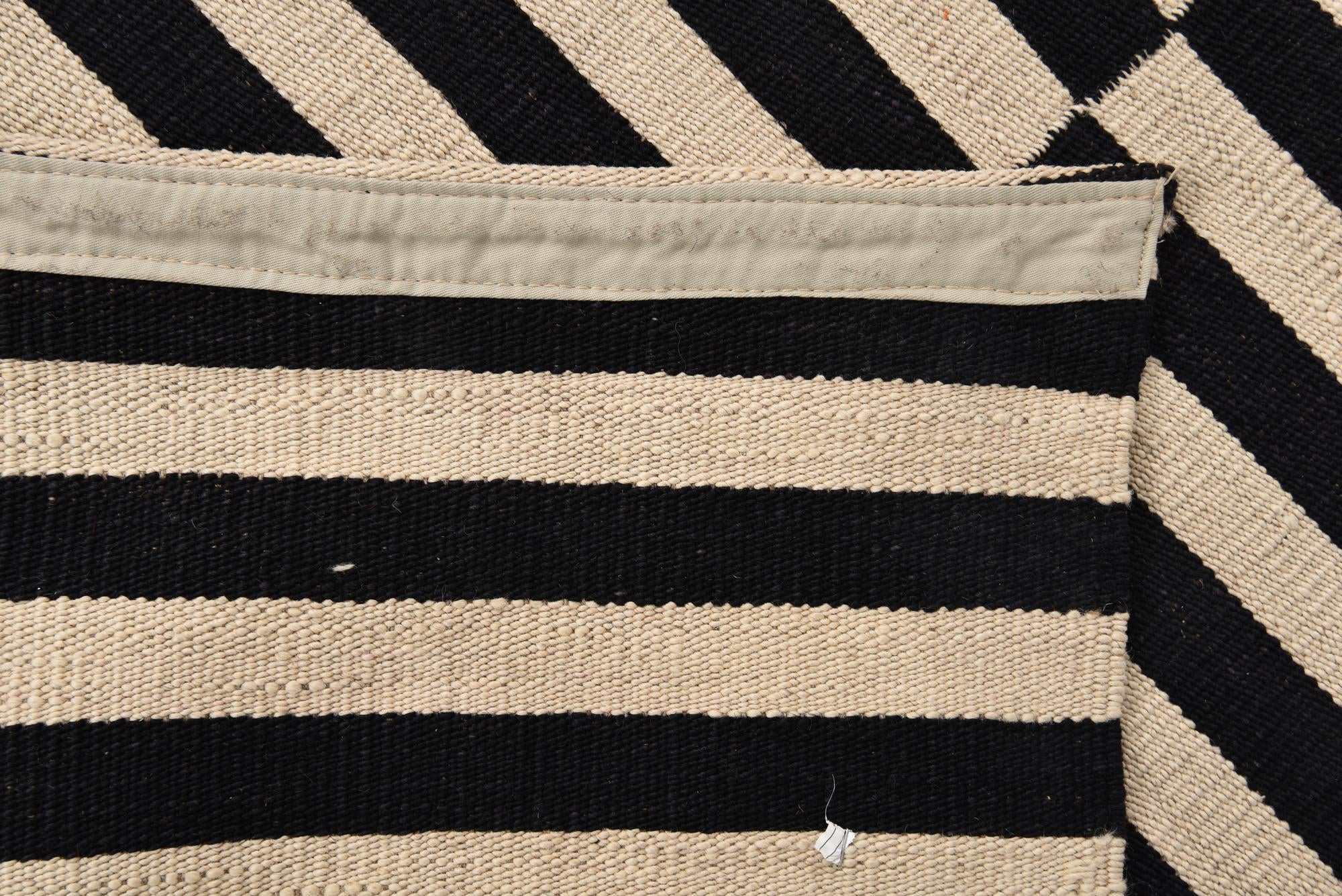 3' 5 x 4' 9 Hand Woven Kilim Modern Wool Rug