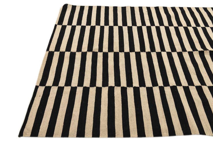Detail image of 4' 11 x 6' Hand Woven Kilim Modern Wool Rug