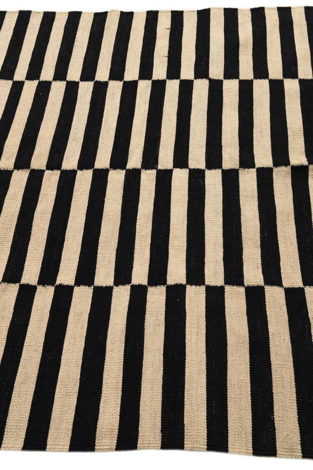 Detail image of 4' 11 x 6' Hand Woven Kilim Modern Wool Rug