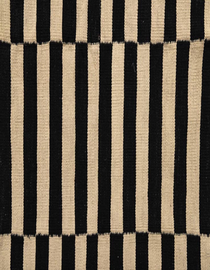 Detail image of 4' 11 x 6'  Hand Woven Kilim Modern Wool Rug