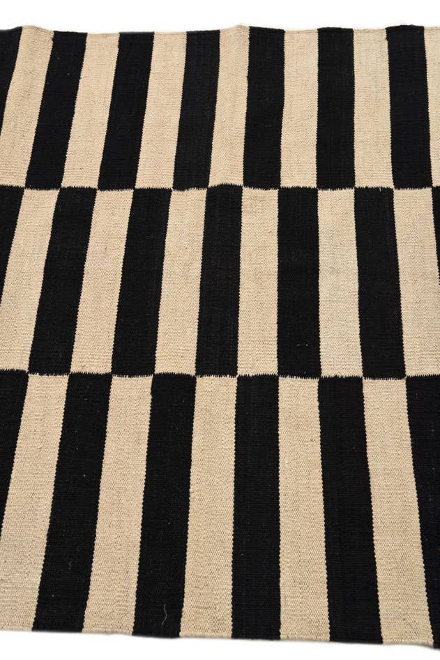 Detail image of 3' 6 x 4' 10 Hand Woven Kilim Modern Wool Rug