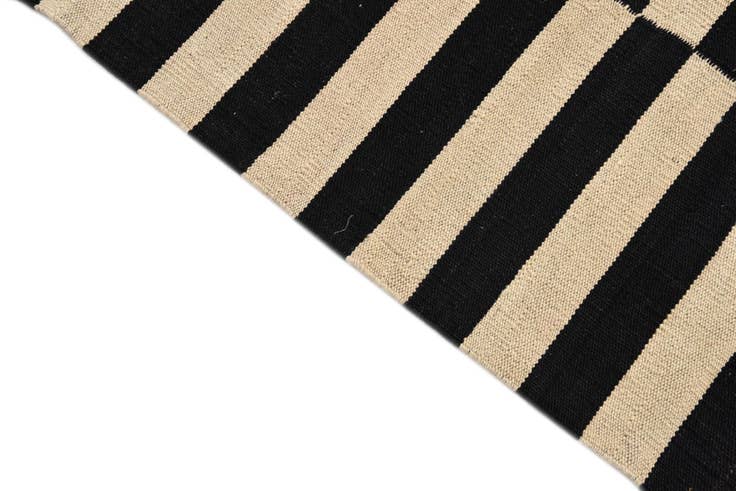 Detail image of 3' 6 x 4' 10 Hand Woven Kilim Modern Wool Rug