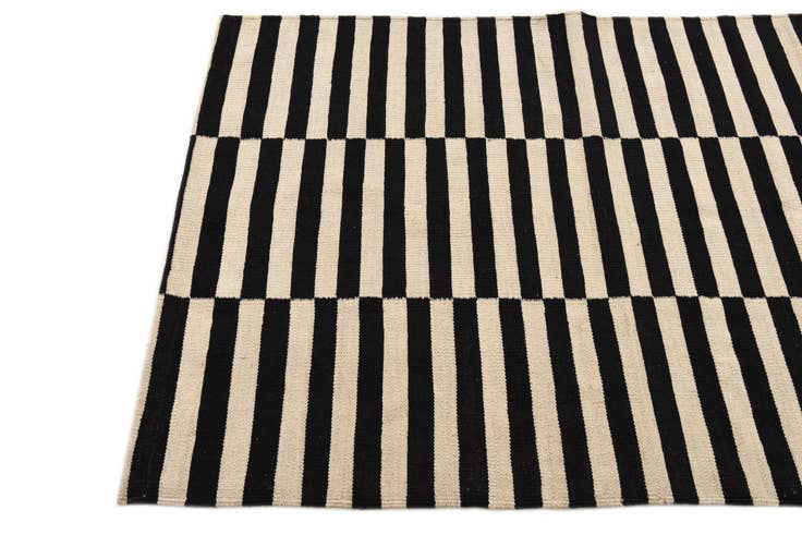 Detail image of 3' 4 x 4' 9 Hand Woven Kilim Modern Wool Rug