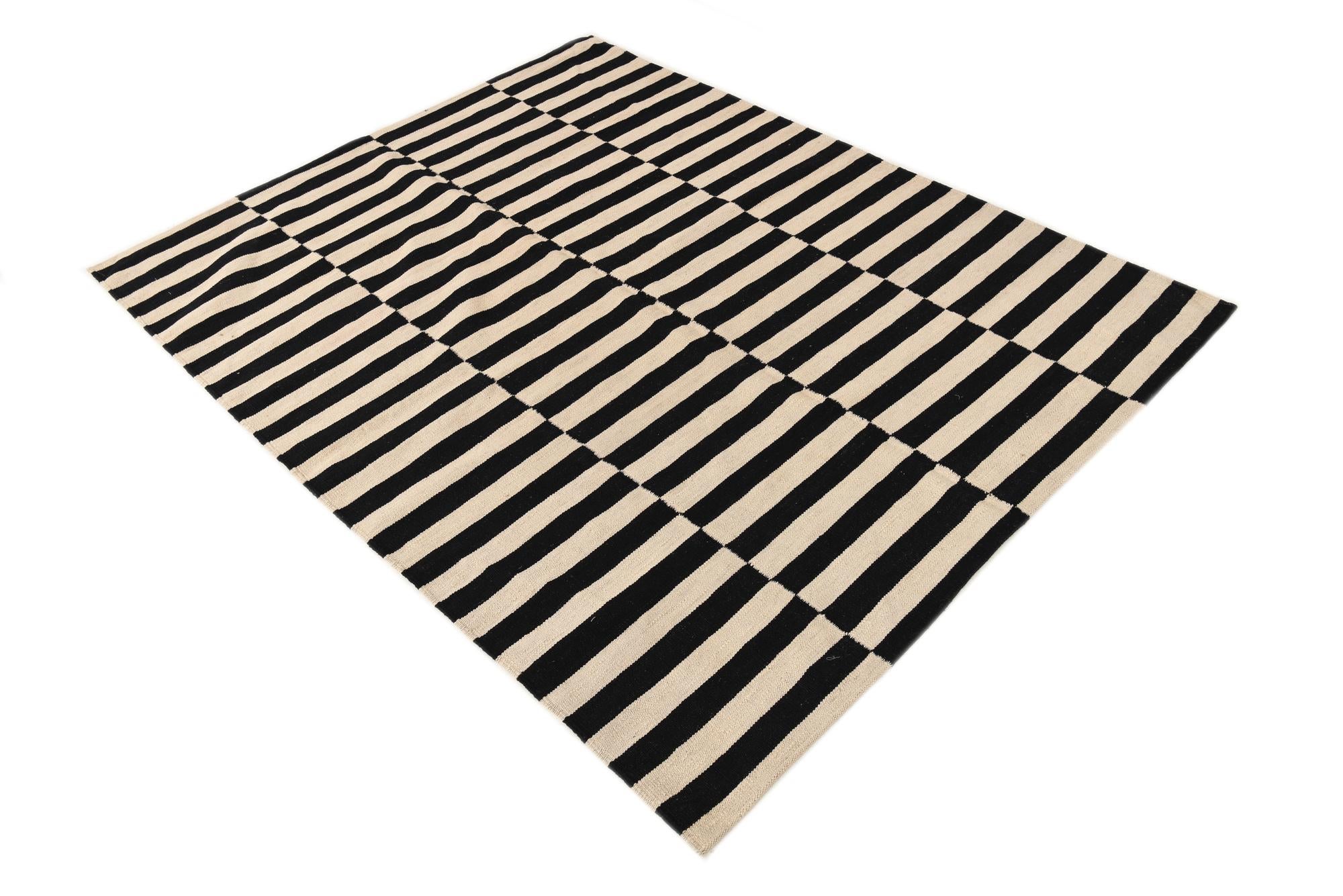 4' 11 x 6' 4 Hand Woven Kilim Modern Wool Rug