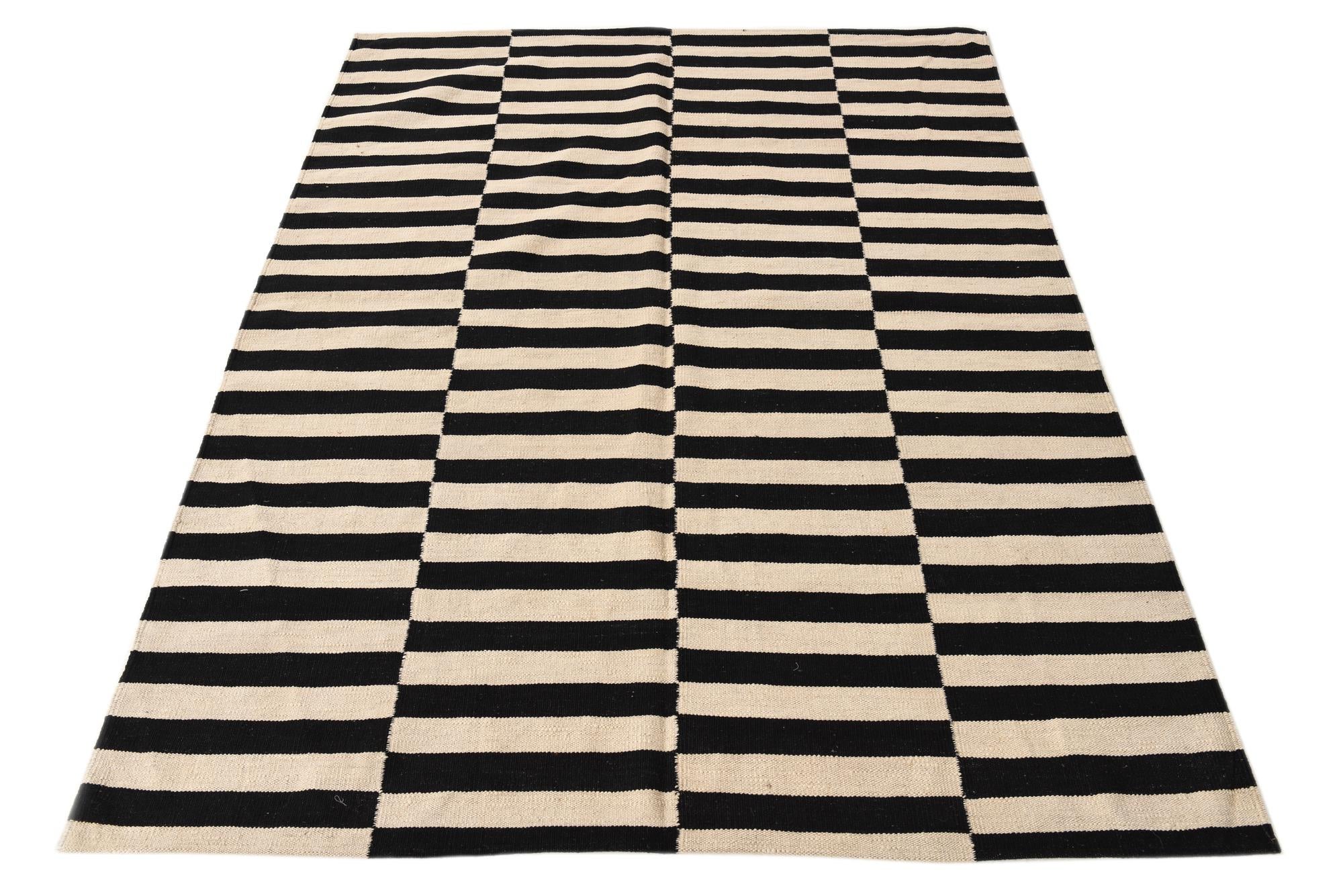 4' 11 x 6' 4 Hand Woven Kilim Modern Wool Rug