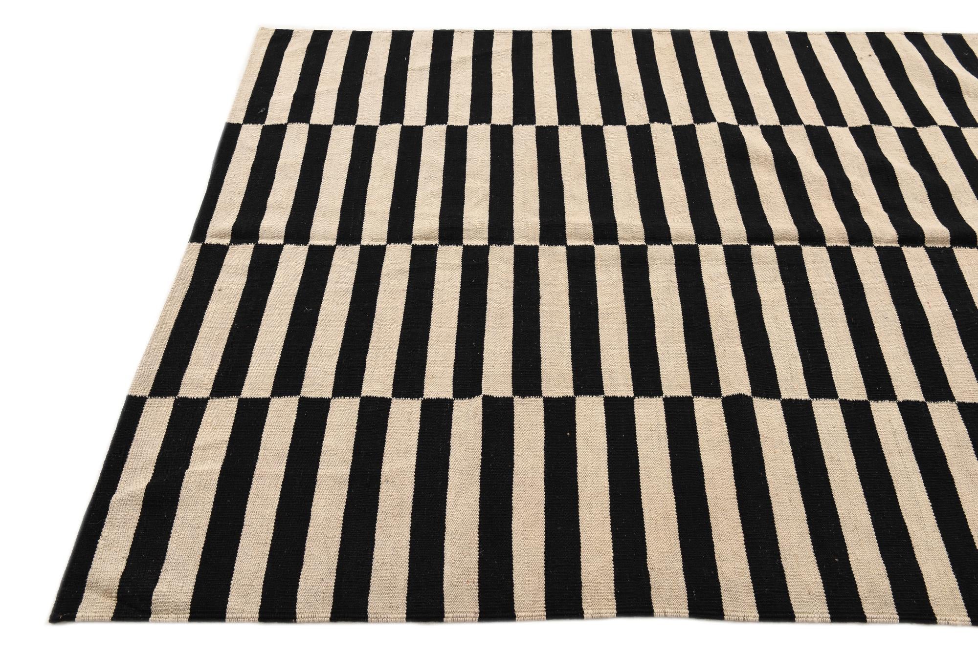 4' 11 x 6' 4 Hand Woven Kilim Modern Wool Rug