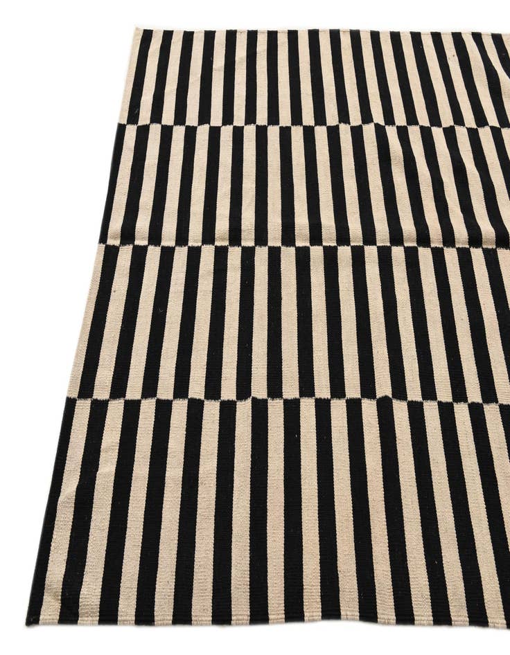 Detail image of 4' 11 x 6' 4  Hand Woven Kilim Modern Wool Rug