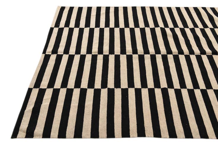 Detail image of 4' 11 x 6' 4 Hand Woven Kilim Modern Wool Rug