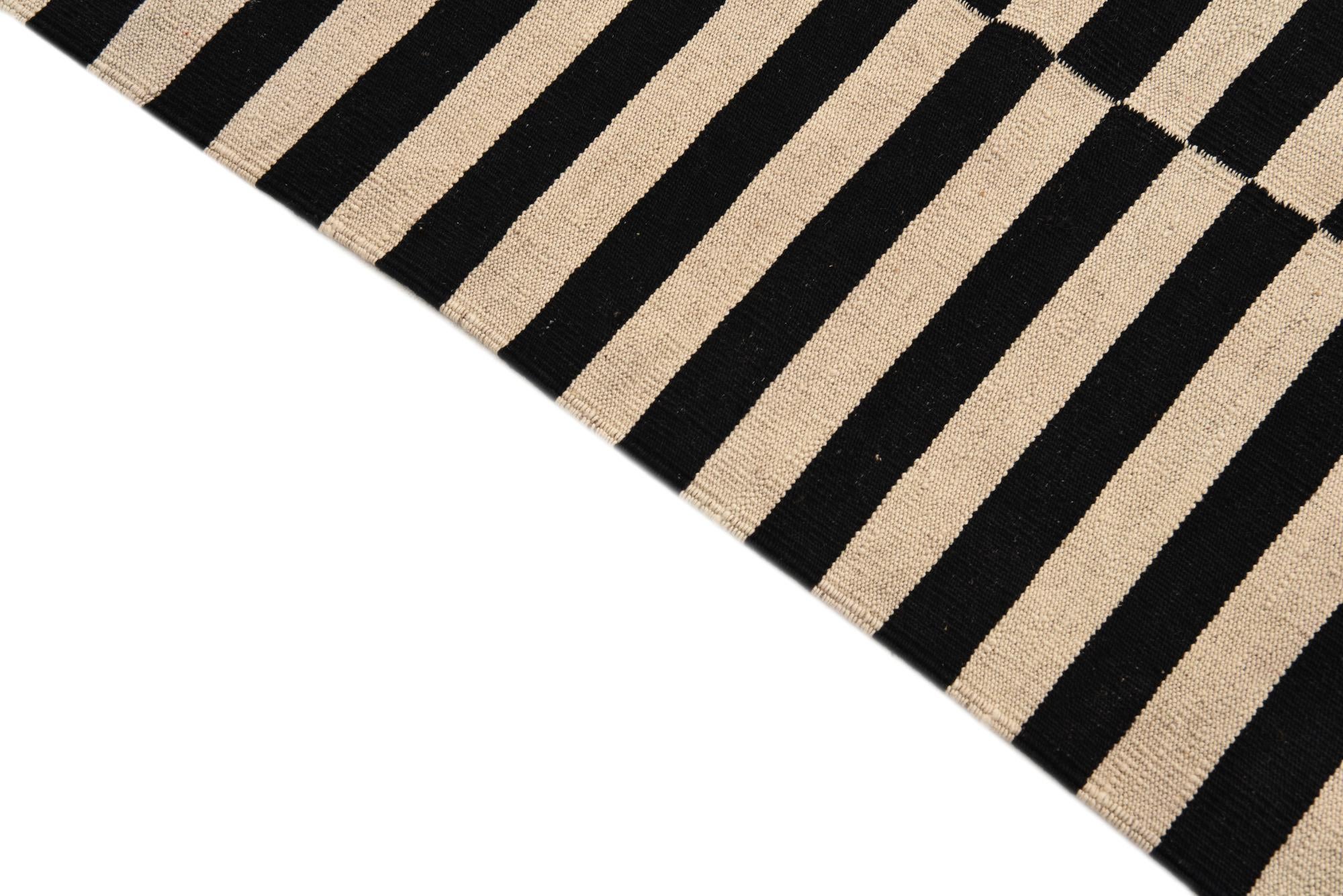 4' 11 x 6' 4 Hand Woven Kilim Modern Wool Rug