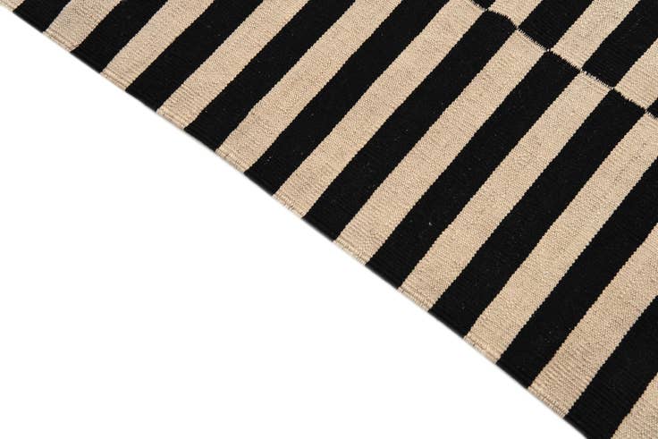 Detail image of 4' 11 x 6' 4 Hand Woven Kilim Modern Wool Rug