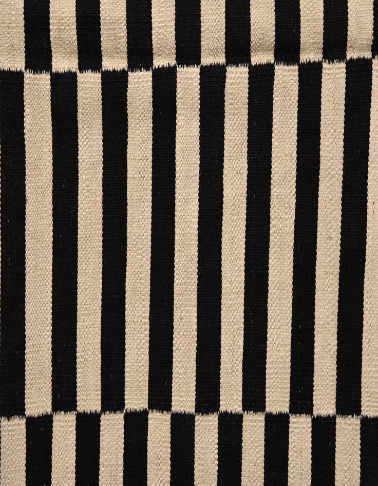 Detail image of 4' 11 x 6' 4  Hand Woven Kilim Modern Wool Rug