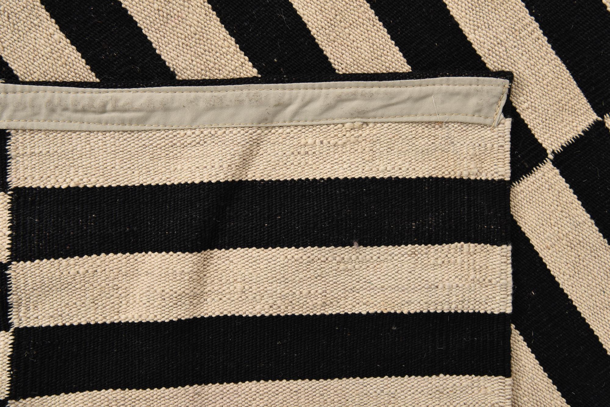 4' 11 x 6' 4 Hand Woven Kilim Modern Wool Rug