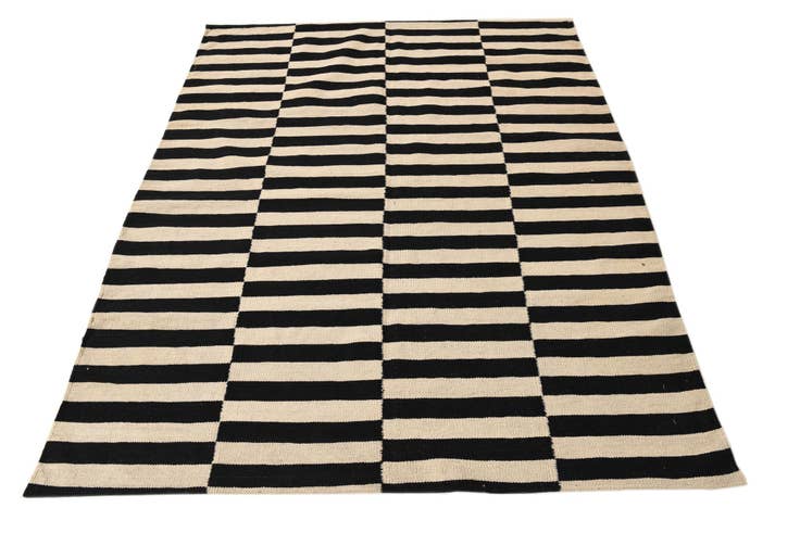 Detail image of 5' x 6' 4 Hand Woven Kilim Modern Wool Rug