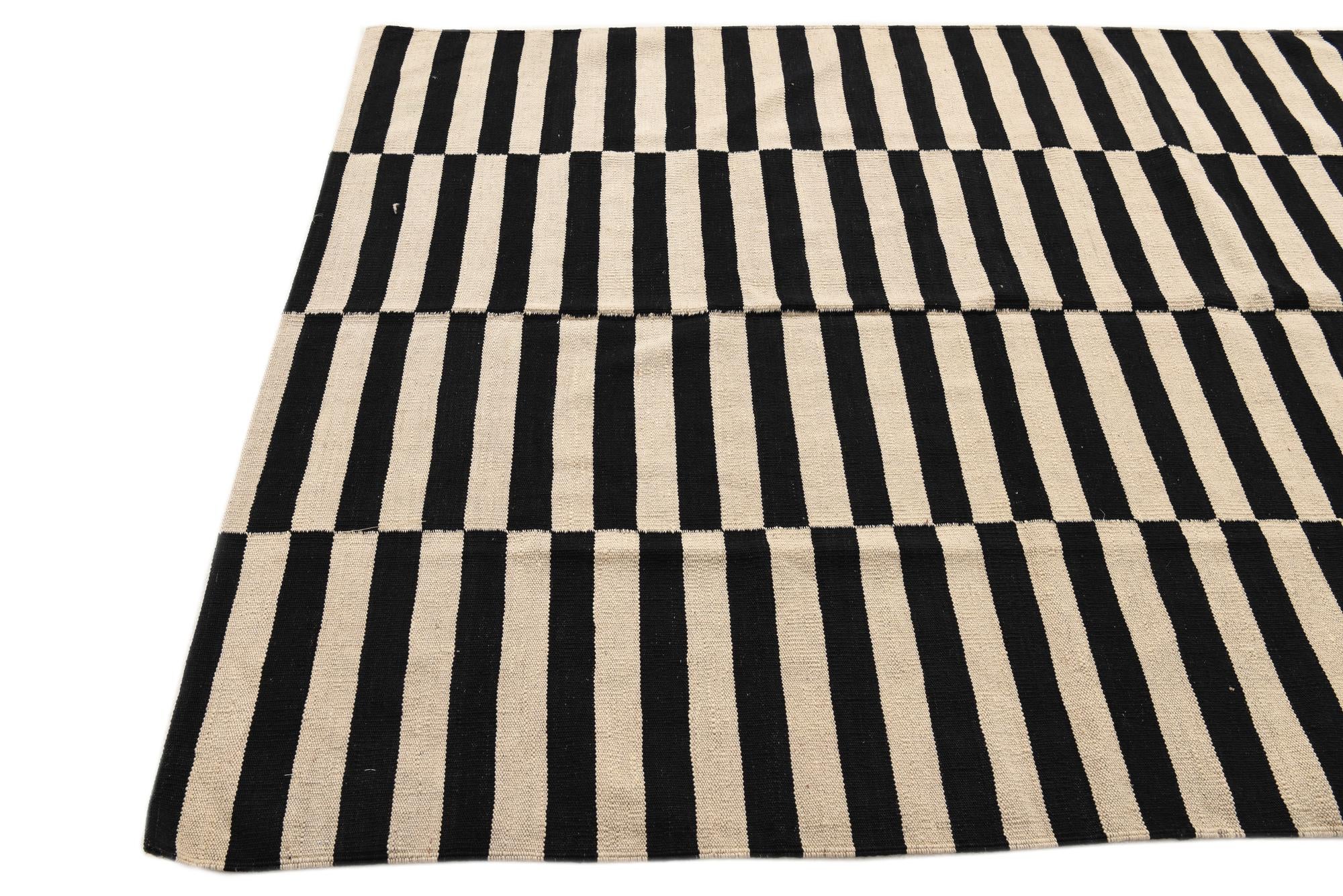 5' x 6' 4 Hand Woven Kilim Modern Wool Rug