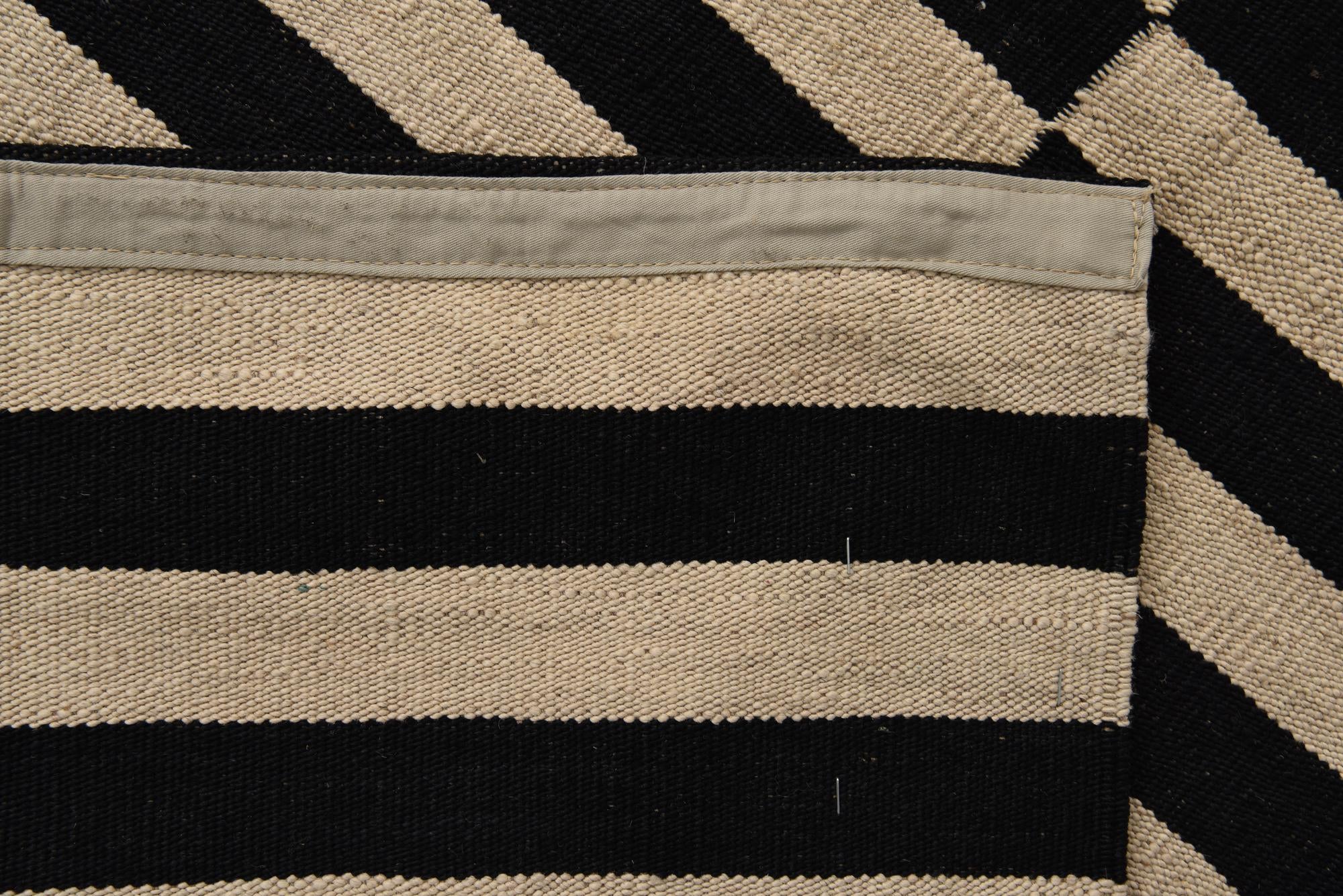 5' x 6' 4 Hand Woven Kilim Modern Wool Rug