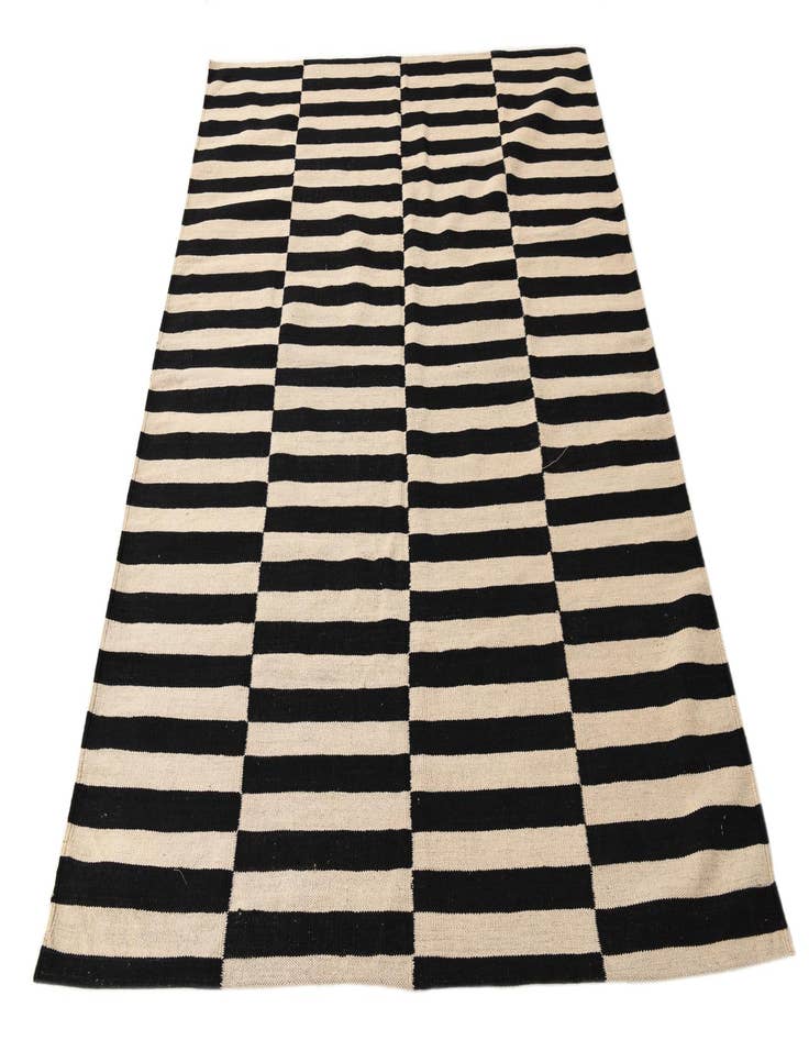 Detail image of 4' 11 x 6' 4  Hand Woven Kilim Modern Wool Rug