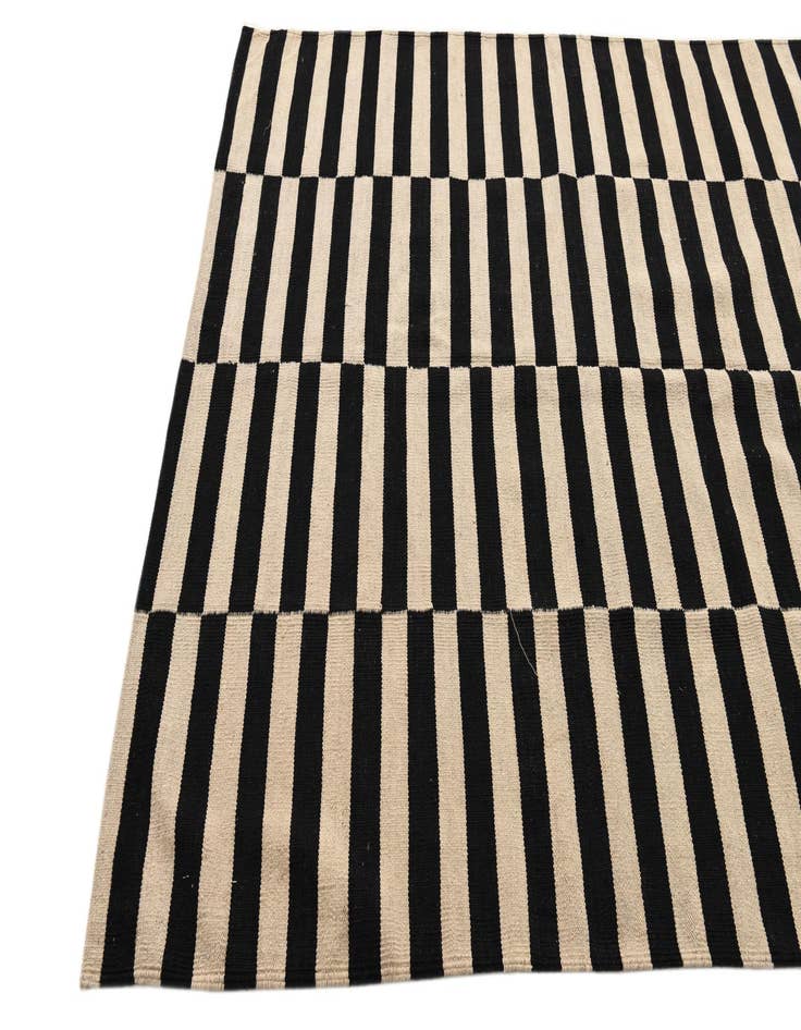 Detail image of 4' 11 x 6' 4  Hand Woven Kilim Modern Wool Rug