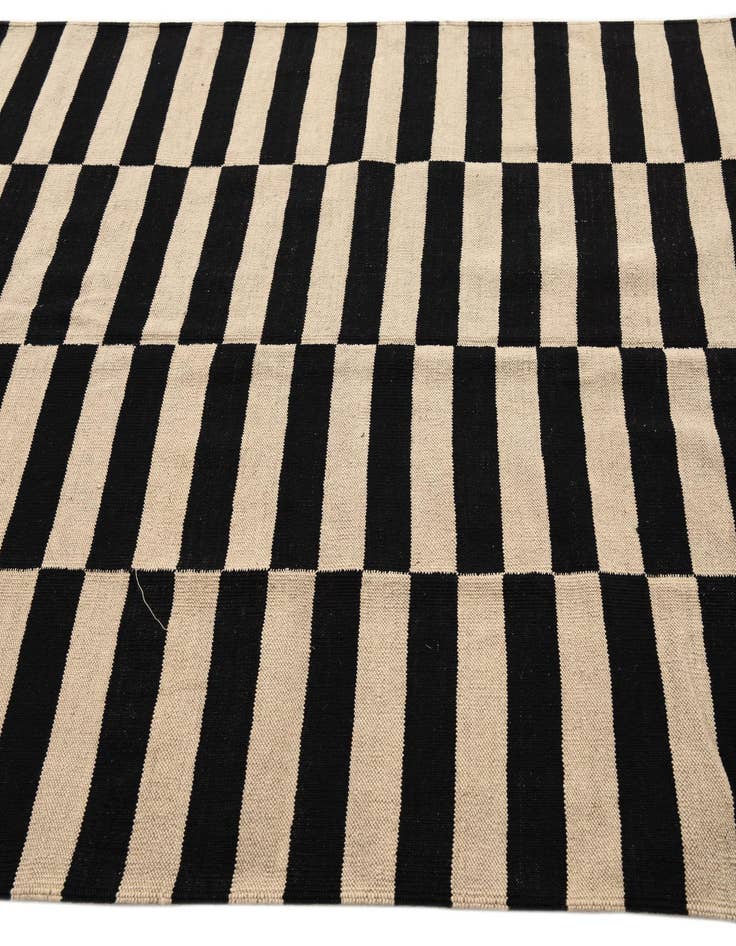 Detail image of 4' 11 x 6' 4  Hand Woven Kilim Modern Wool Rug