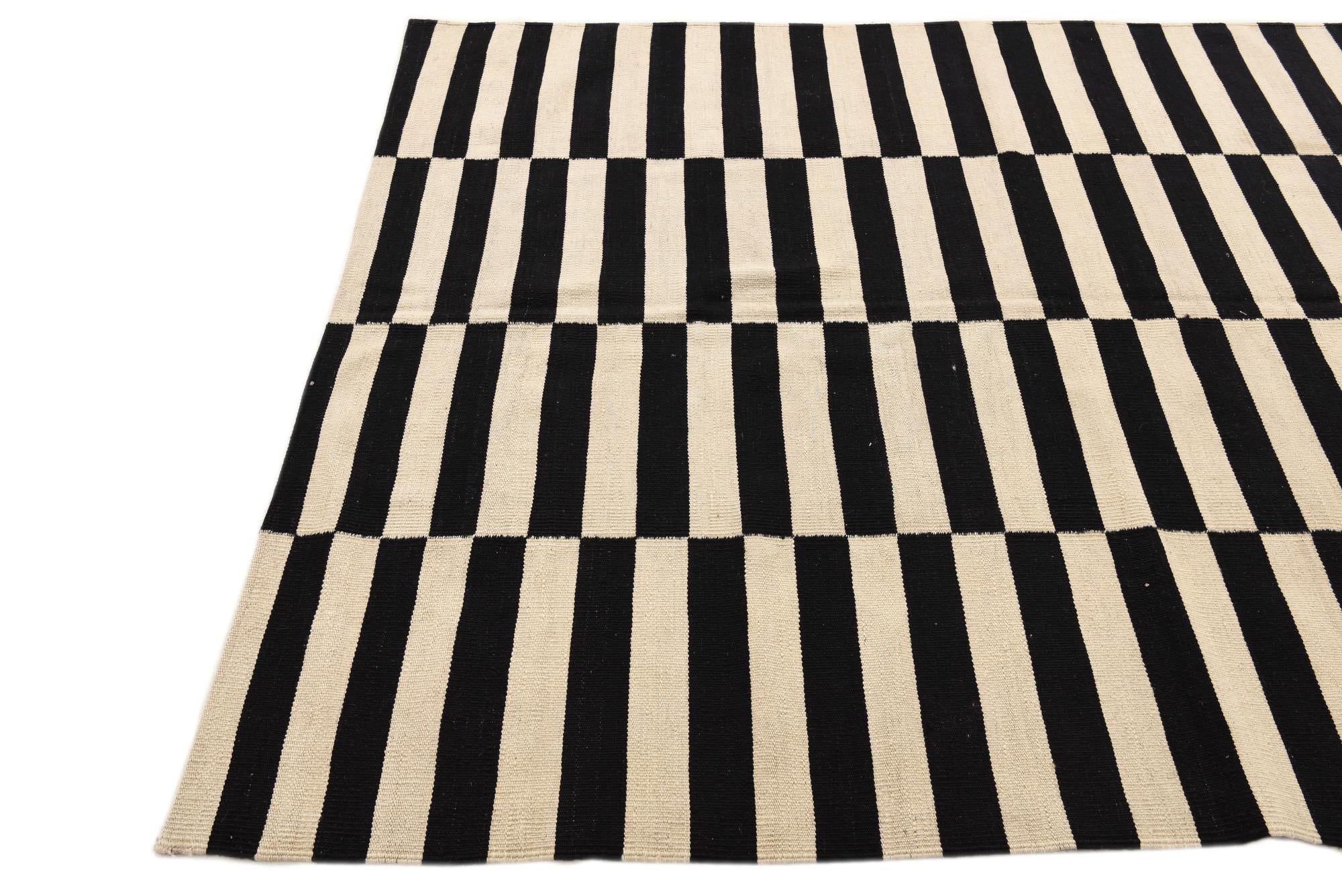 5' 1 x 6' 8 Hand Woven Kilim Modern Wool Rug
