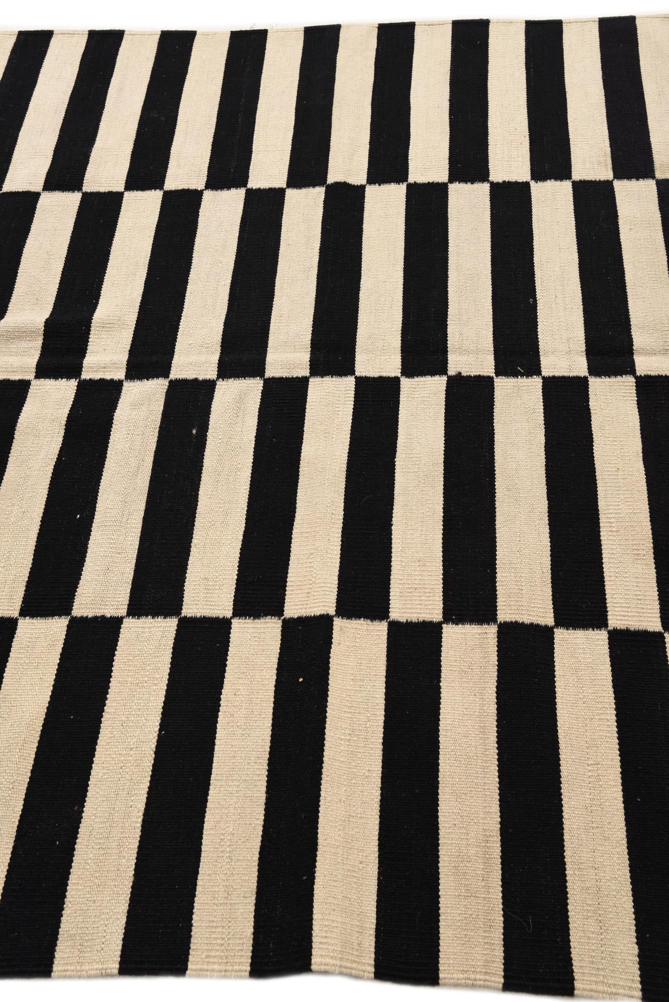 5' 1 x 6' 8 Hand Woven Kilim Modern Wool Rug