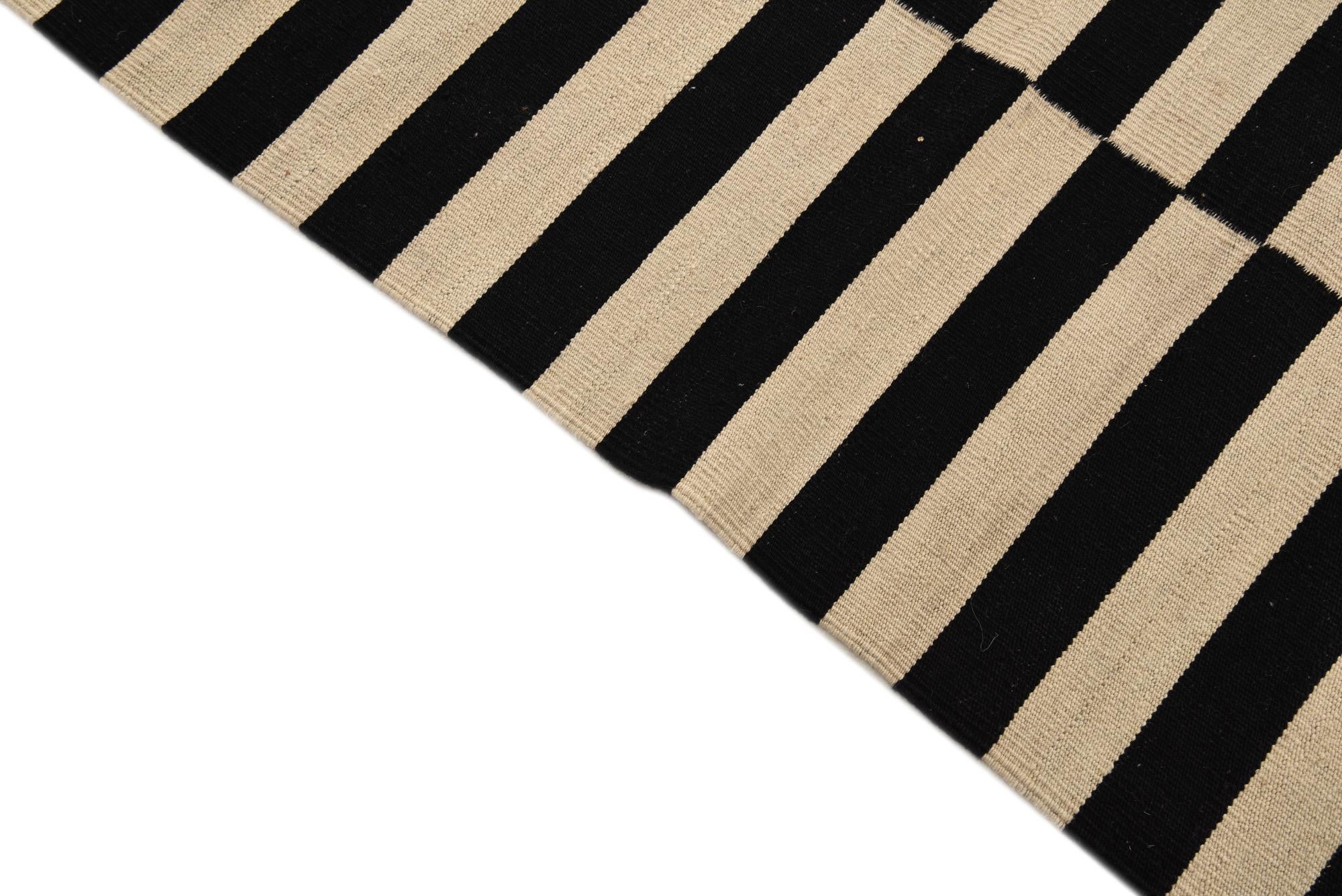 5' 1 x 6' 8 Hand Woven Kilim Modern Wool Rug