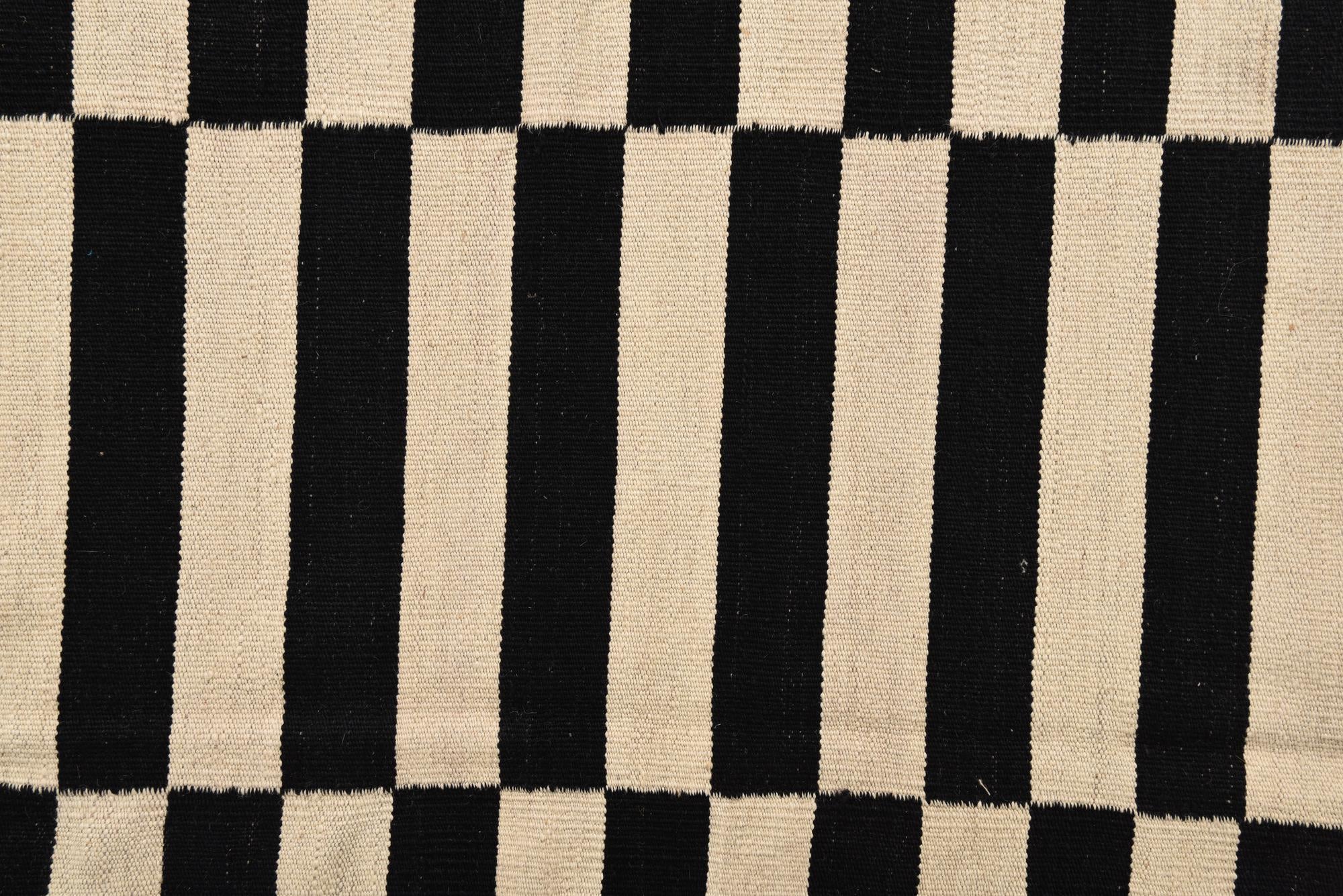 5' 1 x 6' 8 Hand Woven Kilim Modern Wool Rug