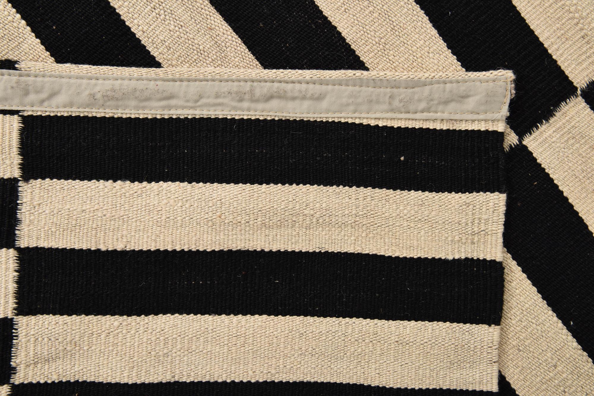 5' 1 x 6' 8 Hand Woven Kilim Modern Wool Rug