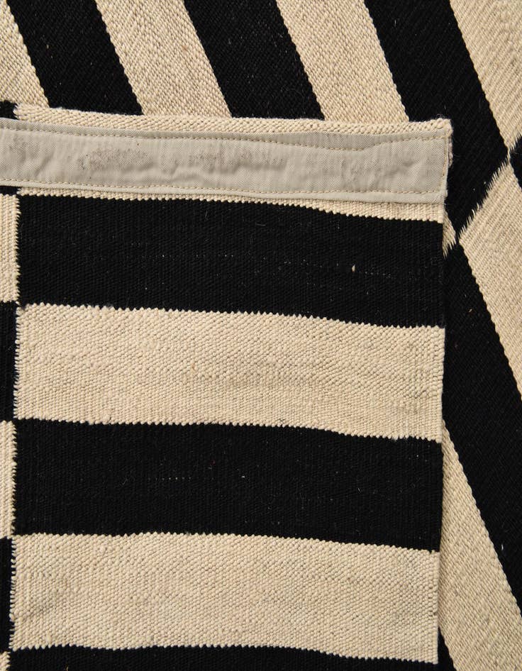 Detail image of 5' 1 x 6' 8  Hand Woven Kilim Modern Wool Rug