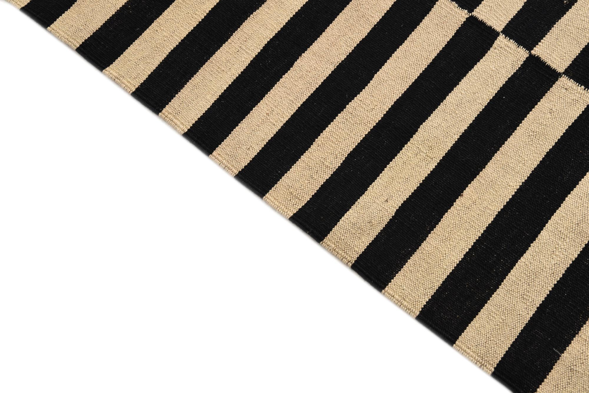 5' x 6' 2 Hand Woven Kilim Modern Wool Rug