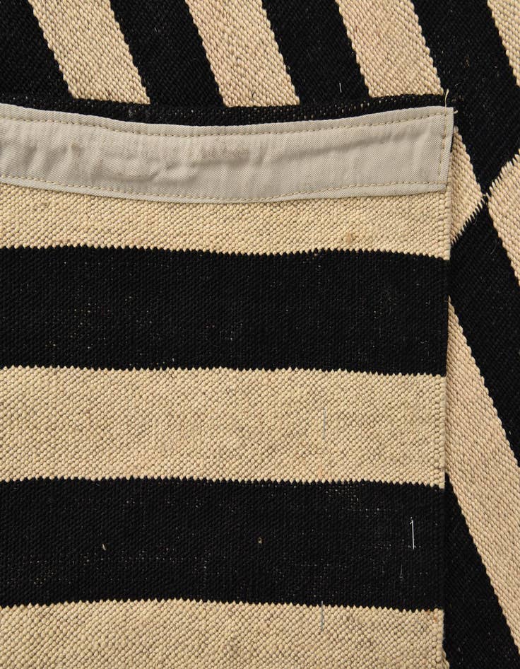 Detail image of 5' x 6' 2  Hand Woven Kilim Modern Wool Rug