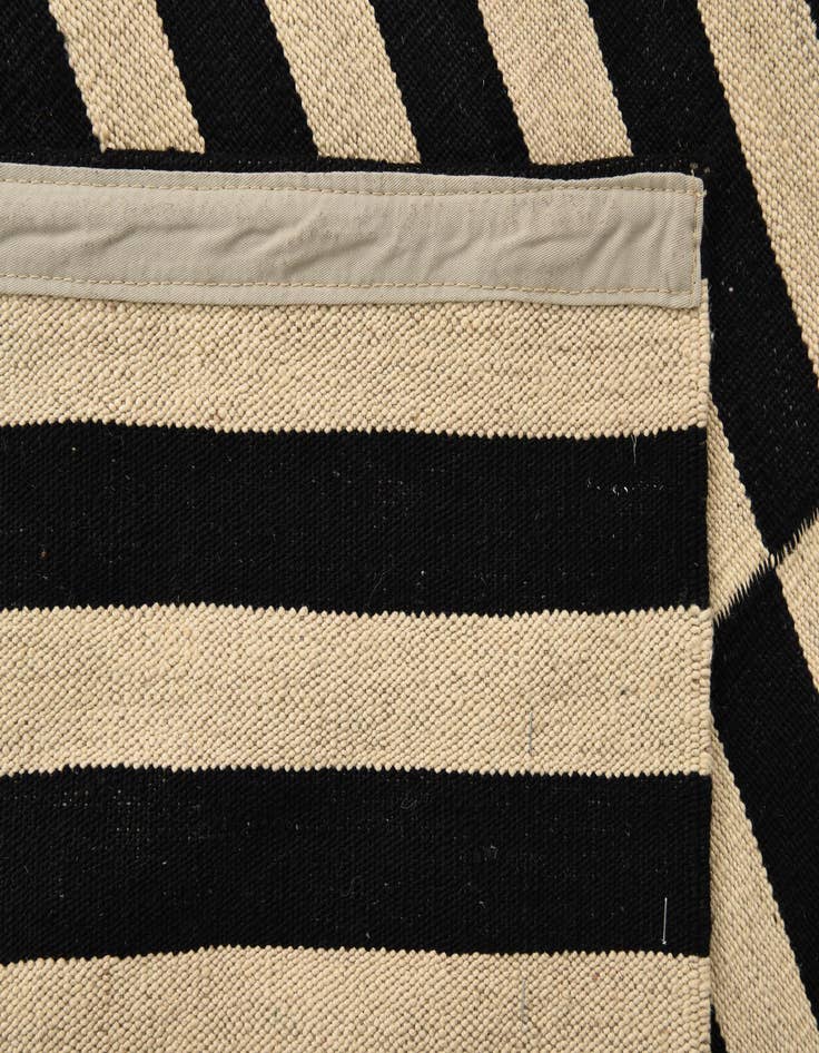 Detail image of 5' 2 x 6' 4  Hand Woven Kilim Modern Wool Rug