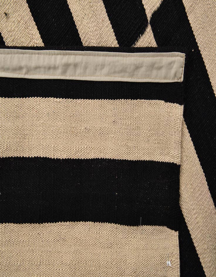 Detail image of 8' 2 x 9' 8  Hand Woven Kilim Modern Wool Rug