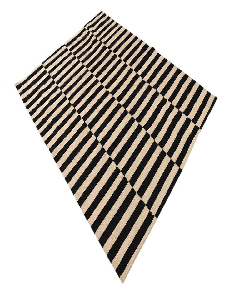 Detail image of 4' 11 x 6' 5  Hand Woven Kilim Modern Wool Rug