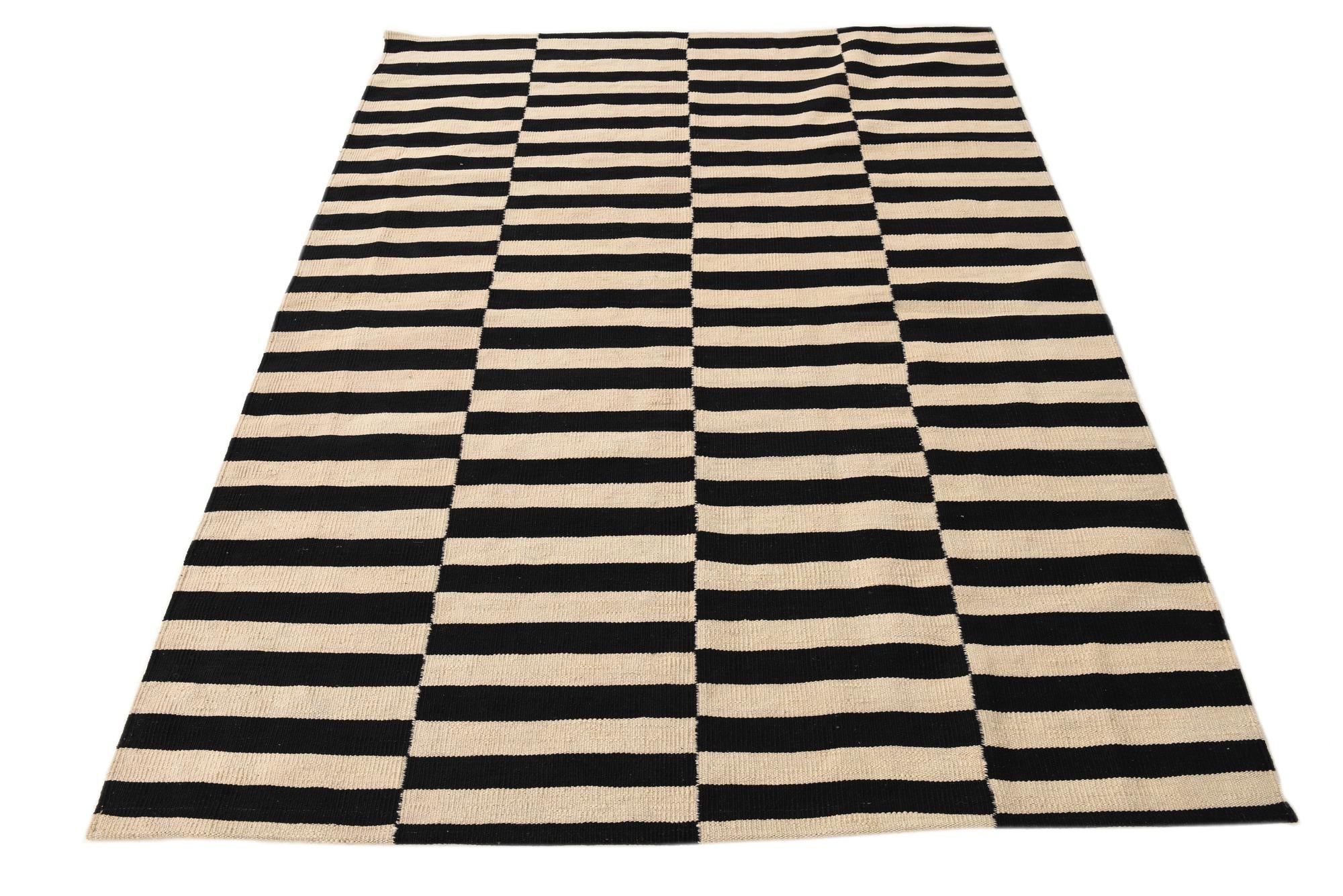 4' 11 x 6' 5 Hand Woven Kilim Modern Wool Rug