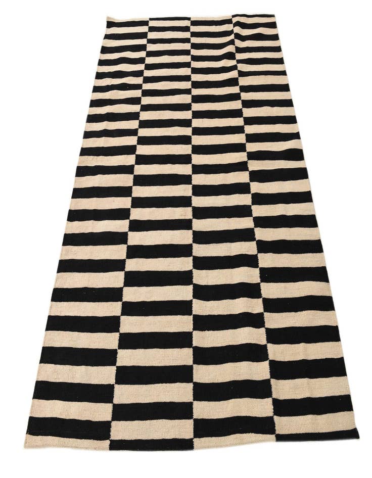 Detail image of 4' 11 x 6' 5  Hand Woven Kilim Modern Wool Rug