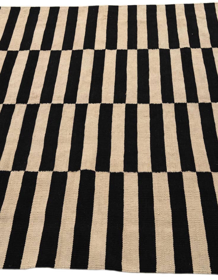 Detail image of 4' 11 x 6' 5  Hand Woven Kilim Modern Wool Rug