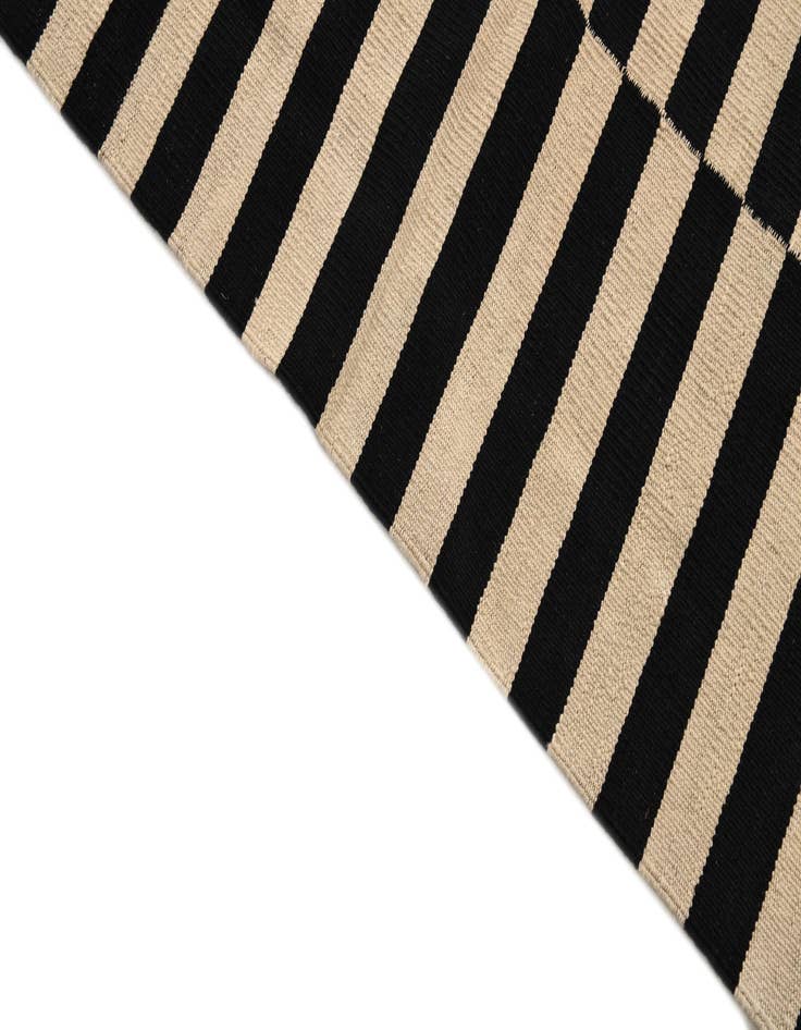 Detail image of 4' 11 x 6' 5  Hand Woven Kilim Modern Wool Rug