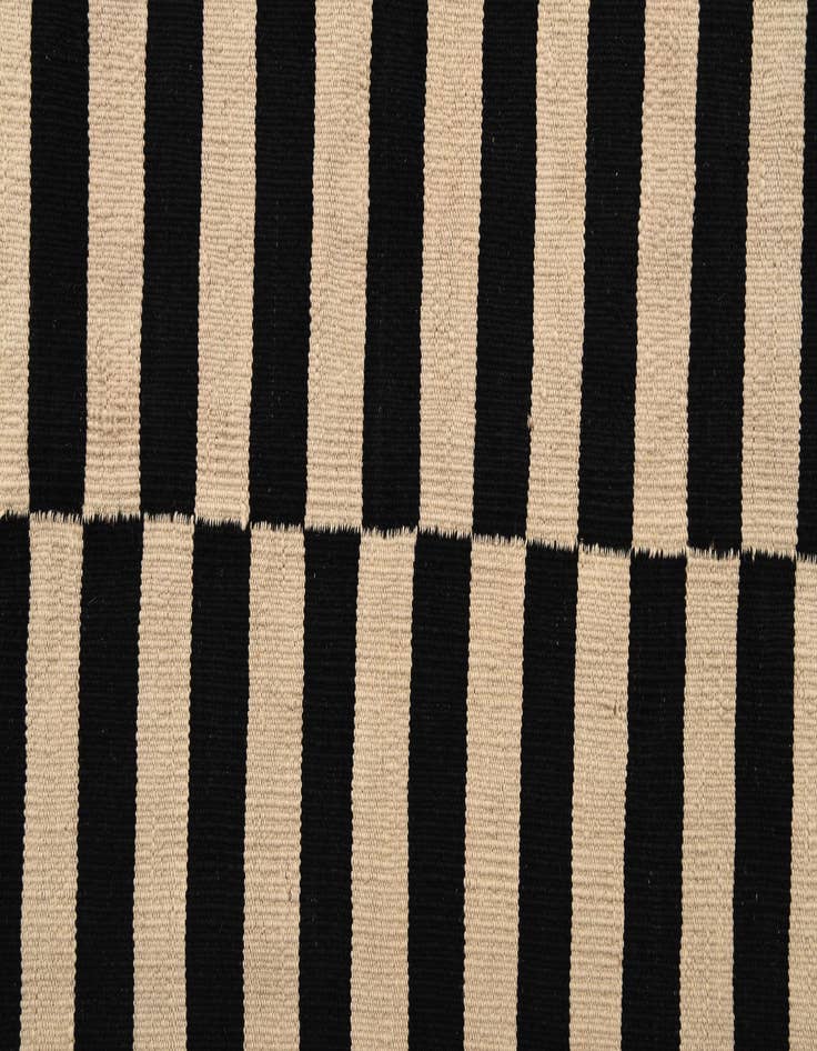 Detail image of 4' 11 x 6' 5  Hand Woven Kilim Modern Wool Rug