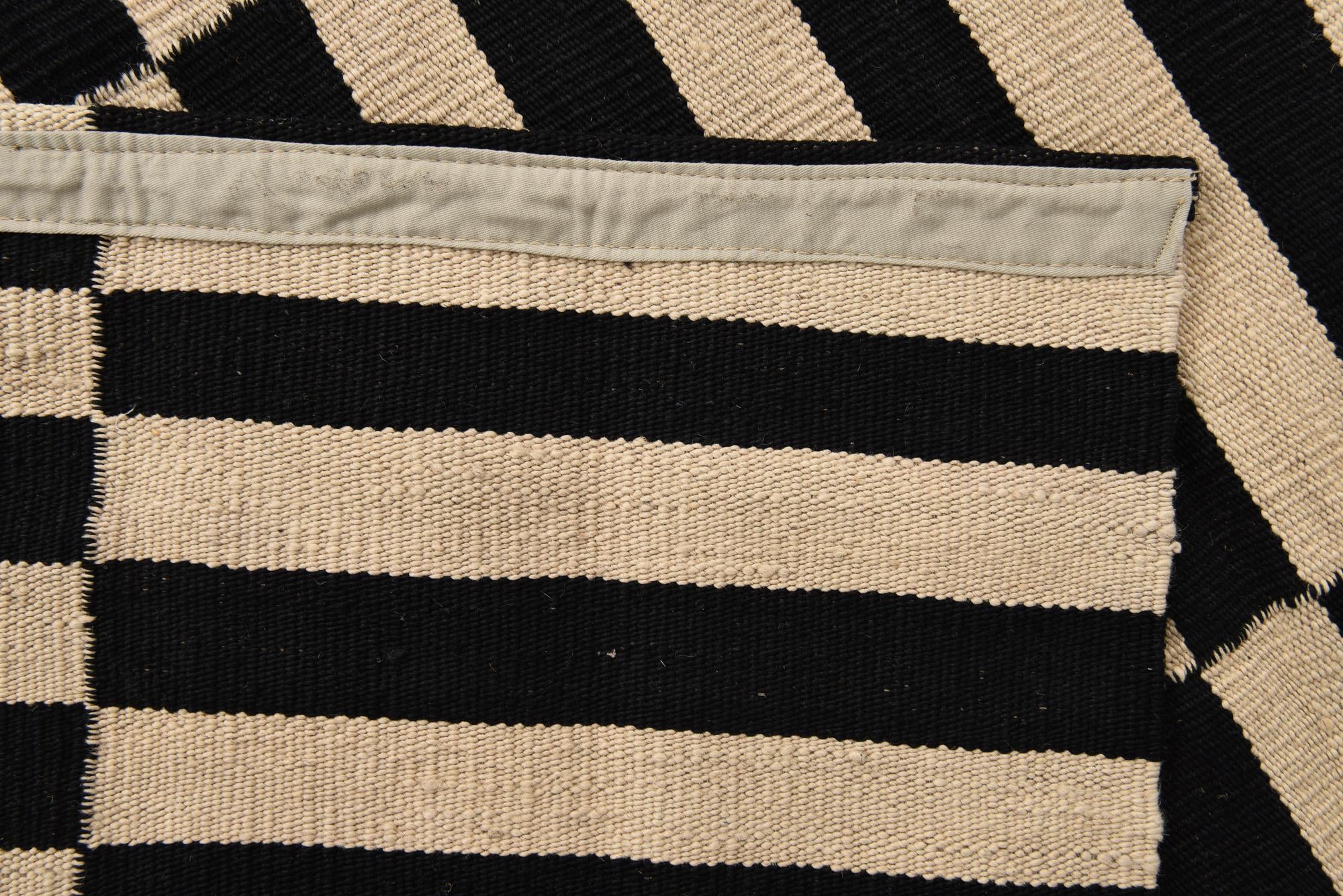 4' 11 x 6' 5 Hand Woven Kilim Modern Wool Rug