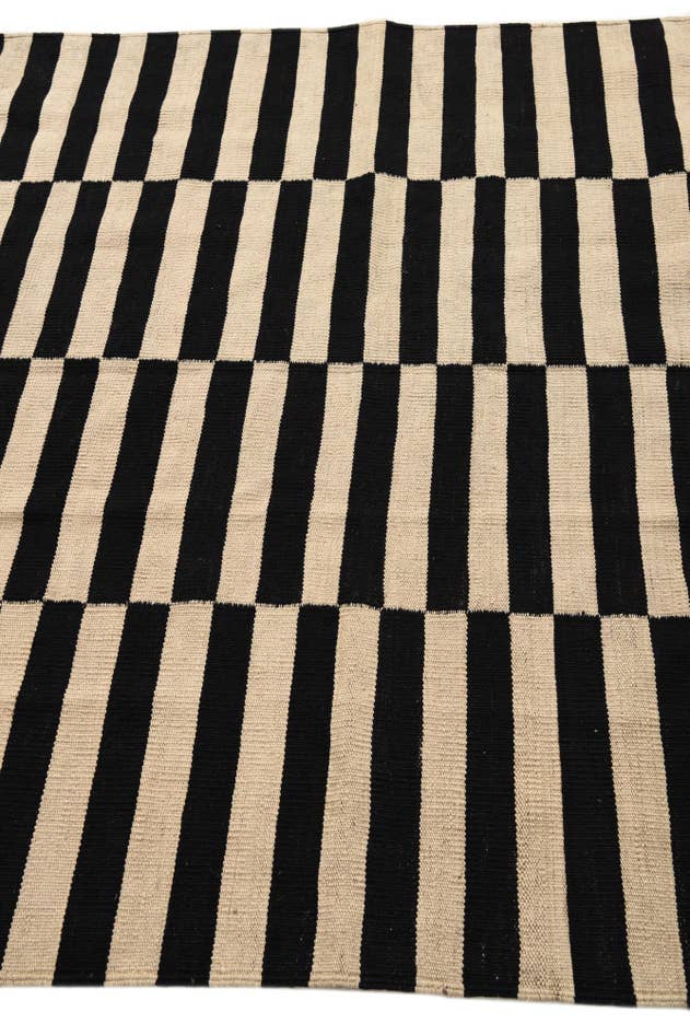 Detail image of 5' x 6' 5 Hand Woven Kilim Modern Wool Rug