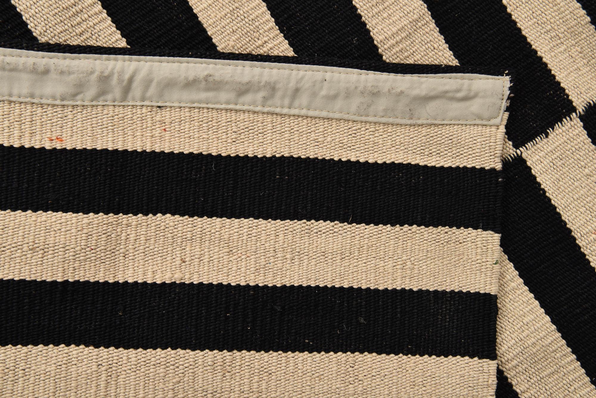 5' x 6' 5 Hand Woven Kilim Modern Wool Rug