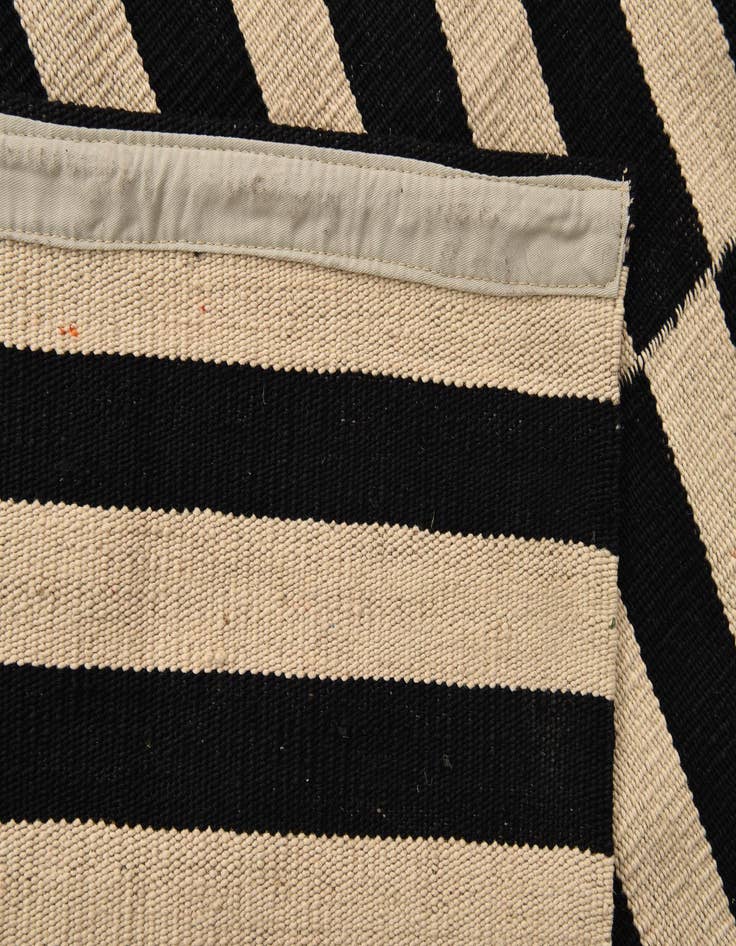 Detail image of 5' x 6' 5  Hand Woven Kilim Modern Wool Rug