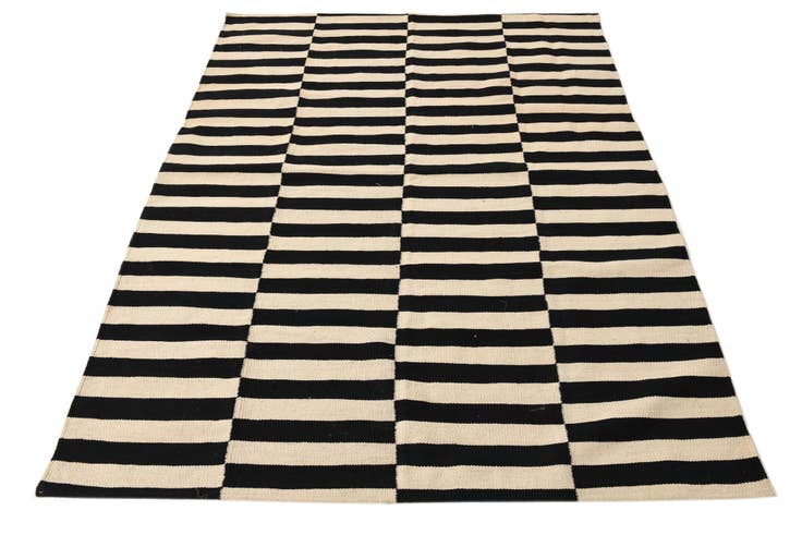 Detail image of 4' 10 x 6' 4 Hand Woven Kilim Modern Wool Rug