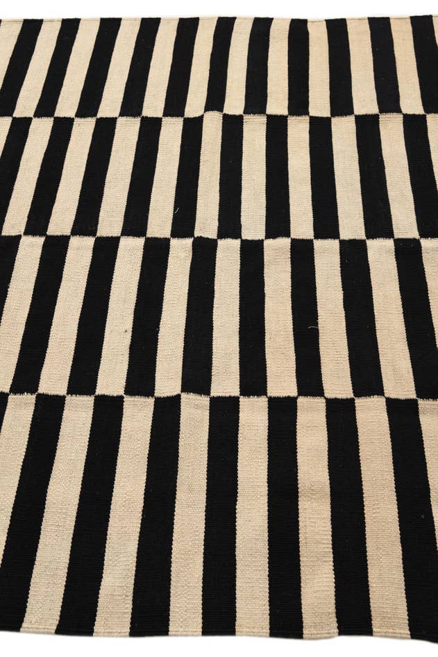 Detail image of 4' 10 x 6' 4 Hand Woven Kilim Modern Wool Rug